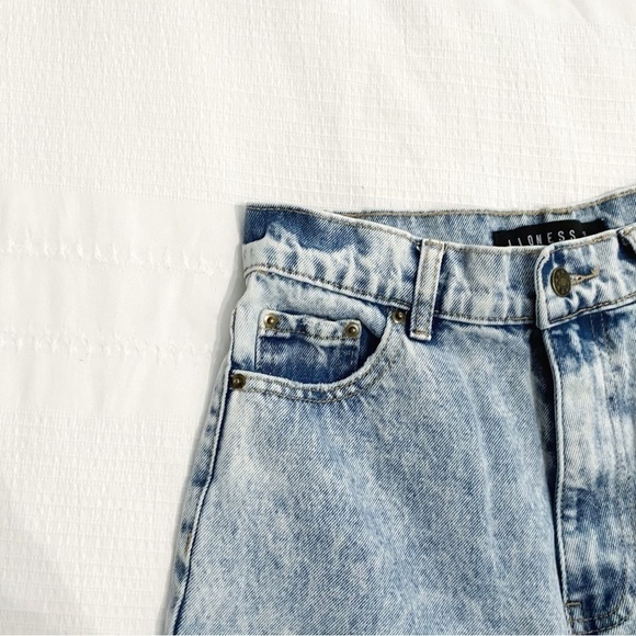 lioness STONE LIGHT WASH HIGH RISE WIDE LEG DISTRESSED RAW HEM JEANS - S - Picture 5 of 10